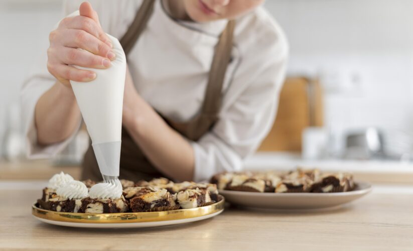 Curso Gratuito de Confeitaria Básica – Transforme sua Paixão por Doces em Habilidade Profissional